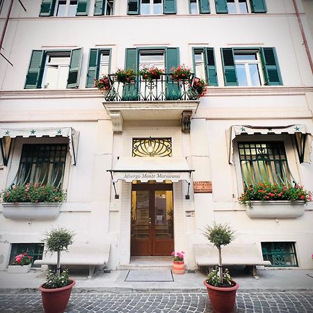 Monte Marsicano Hotel Пескассероли Экстерьер фото