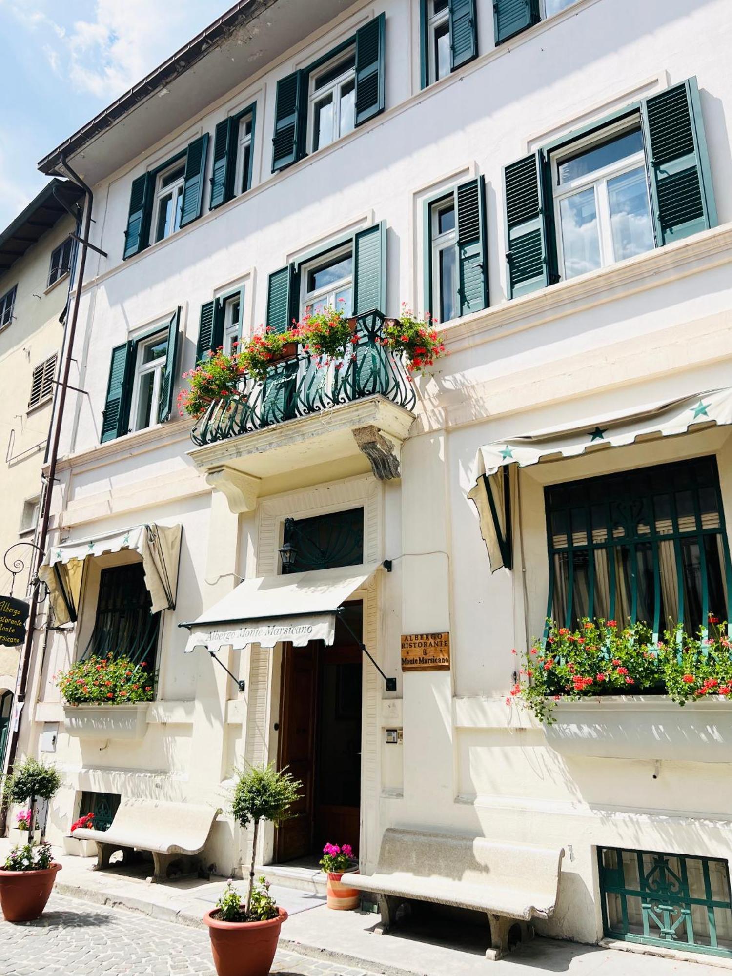 Monte Marsicano Hotel Пескассероли Экстерьер фото