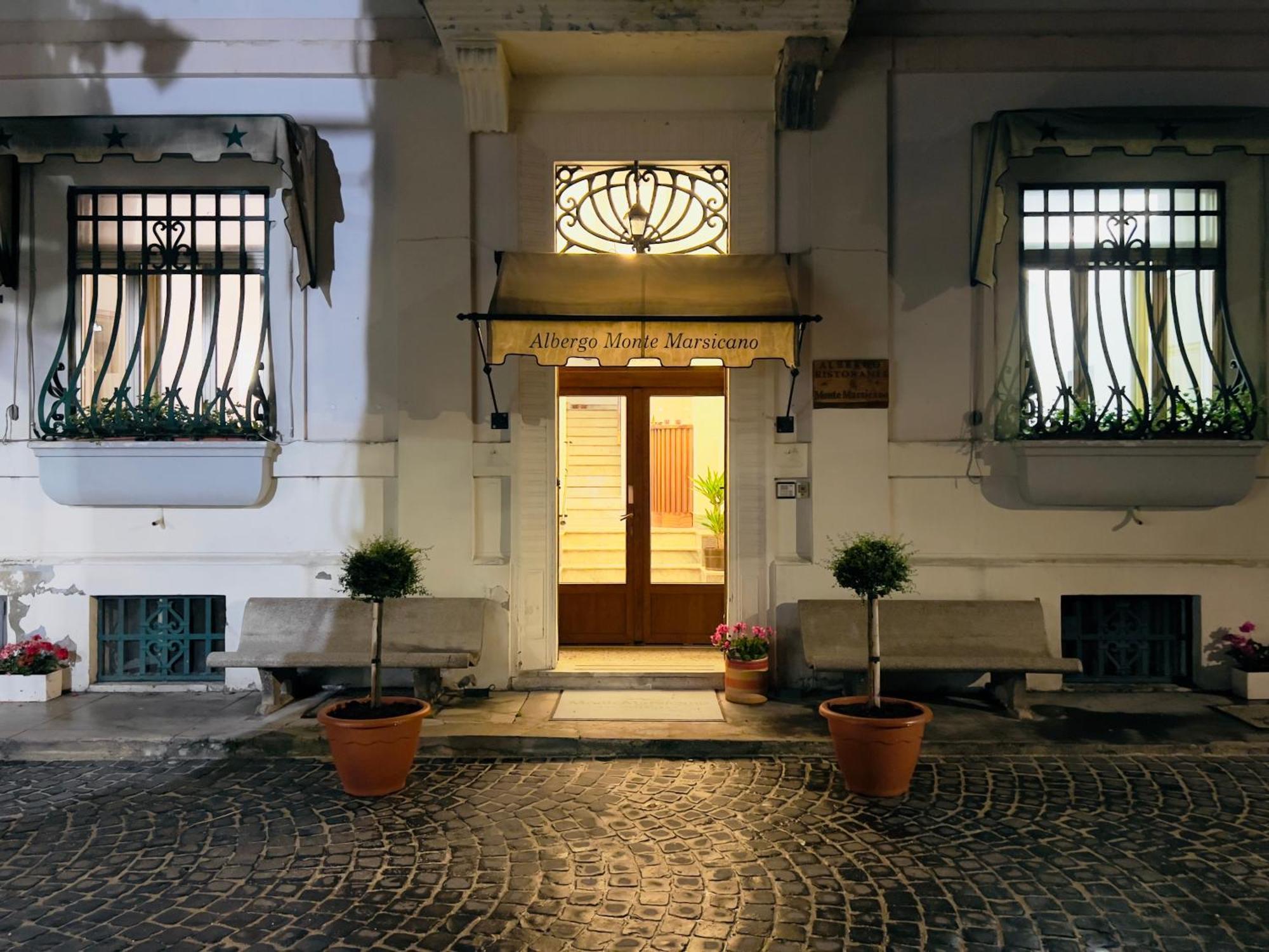Monte Marsicano Hotel Пескассероли Экстерьер фото