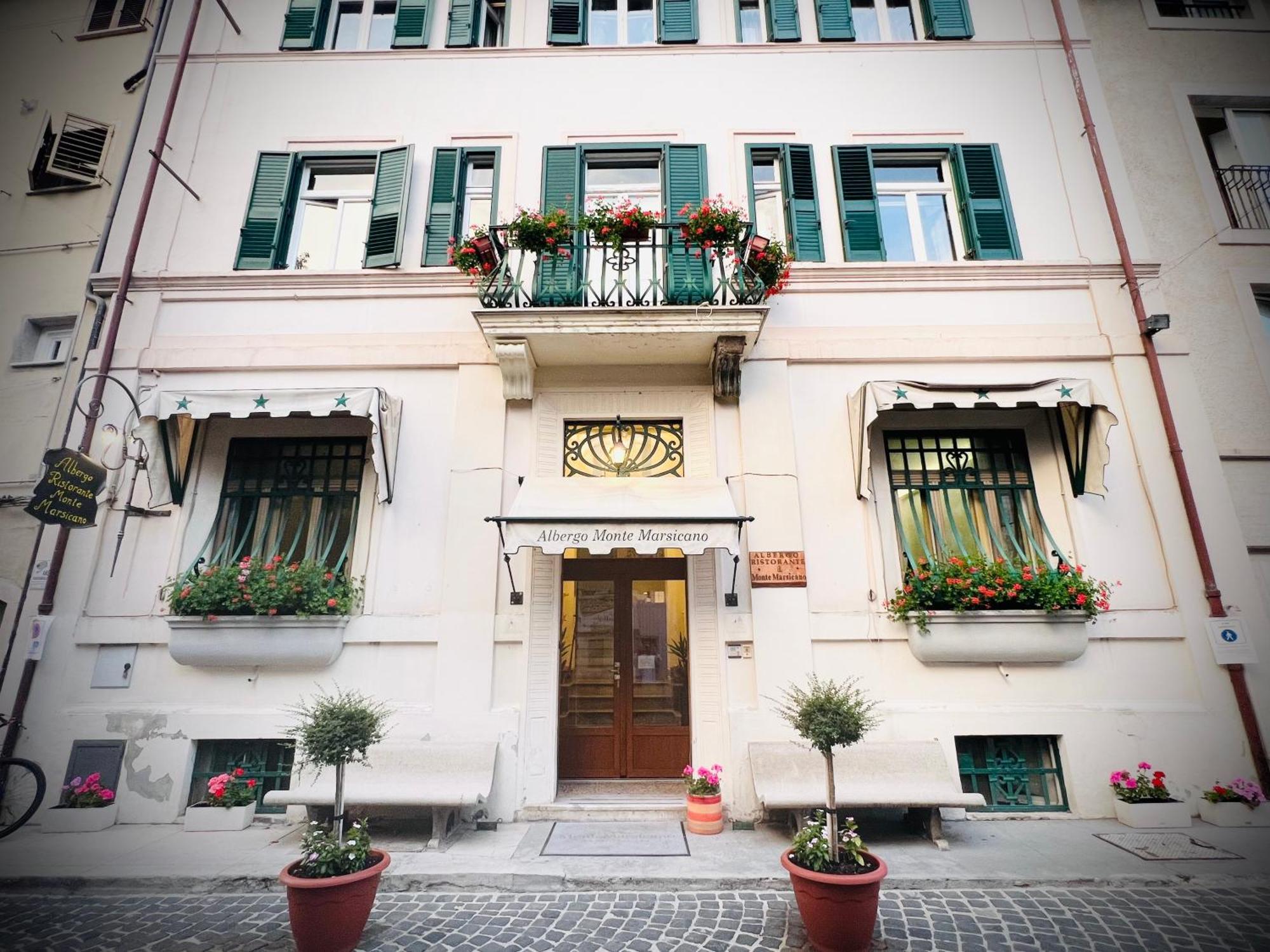 Monte Marsicano Hotel Пескассероли Экстерьер фото